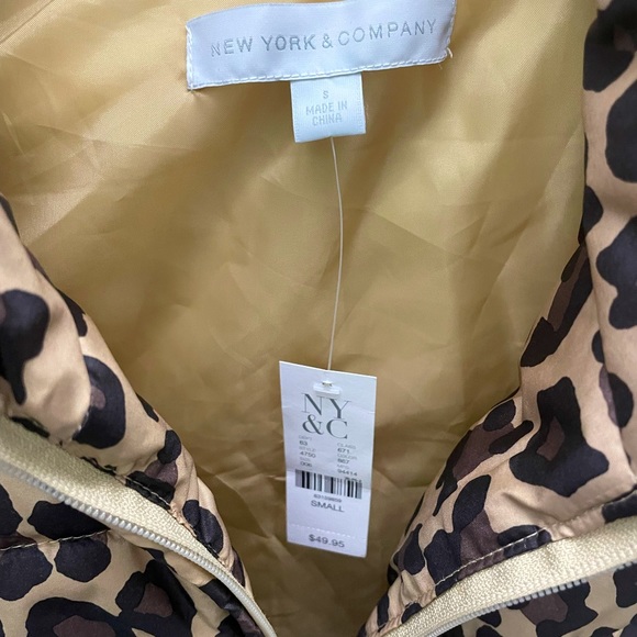 New York & Company Leopard Puffer Vest - Picture 4 of 6